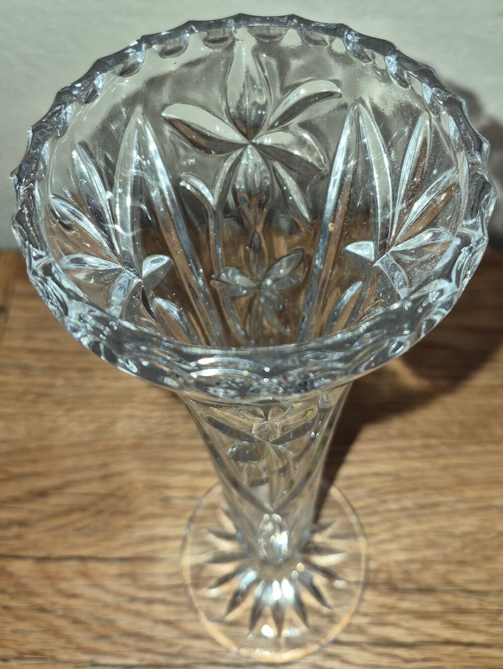 Vintage pinwheel-cut lead crystal pedestal bud vase - Picture 2 of 6